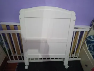 Cuna blanca de madera