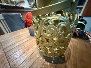 Jarrón de hierro estilo bronce