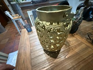 Jarrón de hierro estilo bronce