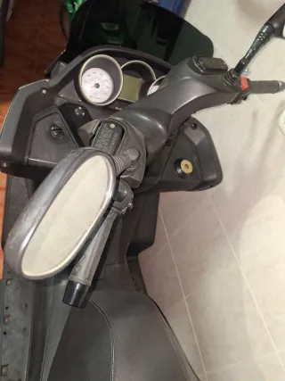 Moto Kymco 125cc Maxi Scooter