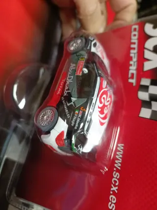 Scalextric Compact 1/43 Coche Rally Abu Dhabi