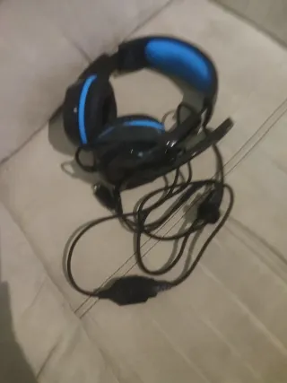 Cascos gaming negros y azules