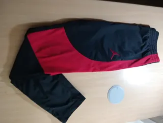 Pantalón Jordan Negro y Rojo