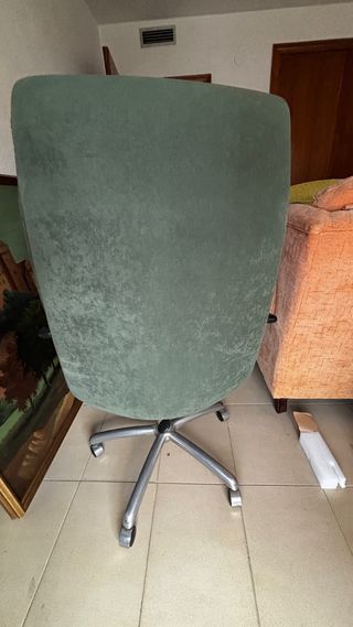 Silla de oficina ergonómica gris