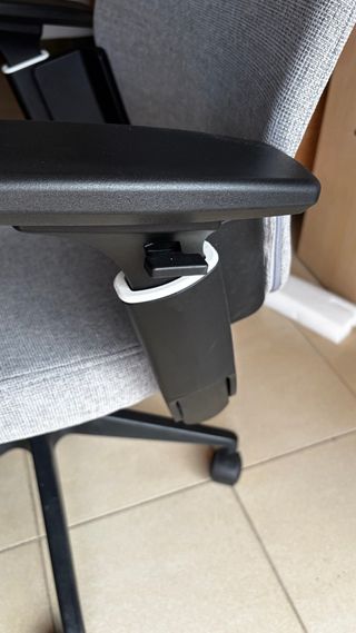 Silla de oficina ergonómica gris
