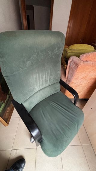 Silla de oficina ergonómica gris