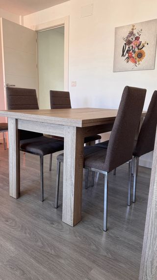 Mesa y 6 sillas comedor