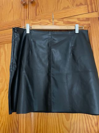 Falda efecto piel negra Talla 44
