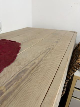 Barra de cocina con taburetes