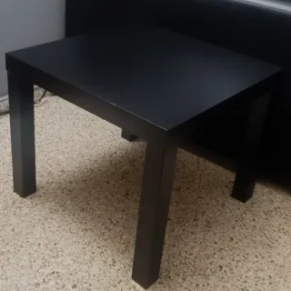 Dos Mesas auxiliares negras del Ikea