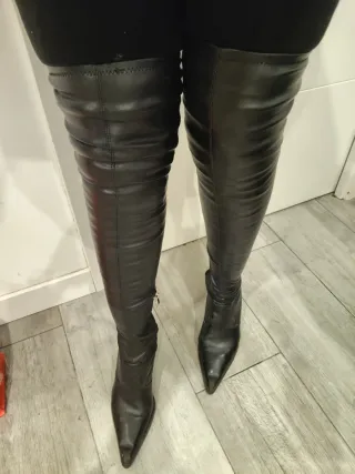 Botas altas cuero negras