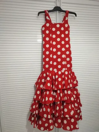Traje de Flamenca Rojo con Lunares Blancos