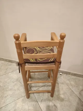 Trona de madera para bebé