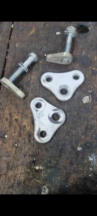 SOPORTES MOTOR GSXR.