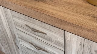 Aparador de madera y metal