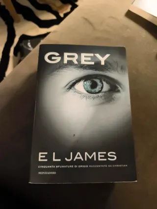 Grey (Italian Edition)