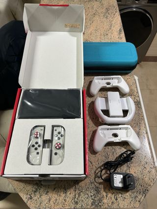 Nintendo Switch OLED + Accesorios