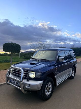 Mitsubishi Pajero GLS 2000