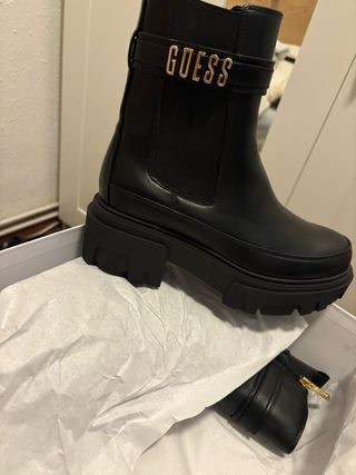 Botin GUESS