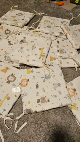 Protector cuna bebé con dibujos, pack 12 unidades