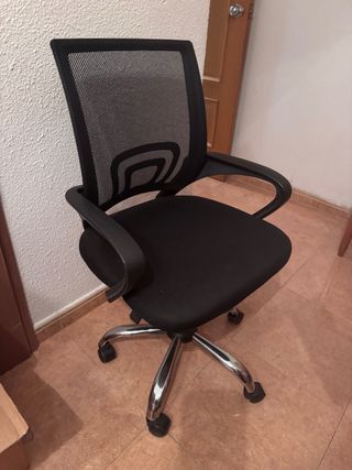 Silla de oficina giratoria nueva precio negociable