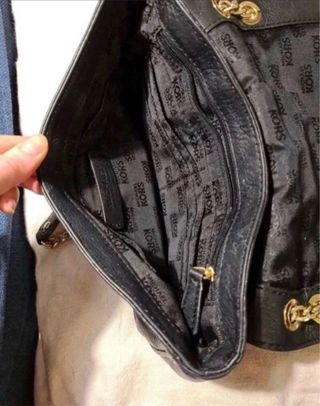 Bolso Michael Kors Piel Negro y Dorado