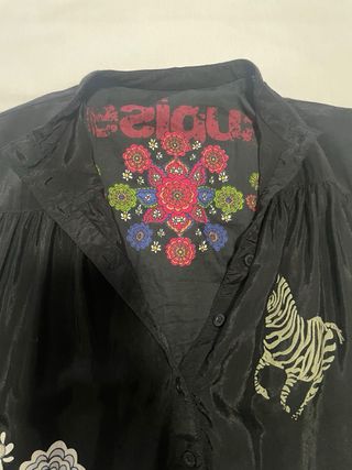 Blusa marca DESIGUAL