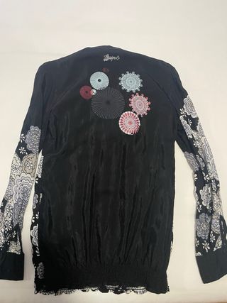 Blusa marca DESIGUAL
