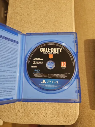 PS4 (Playstation 4) con 2 controller e giochi