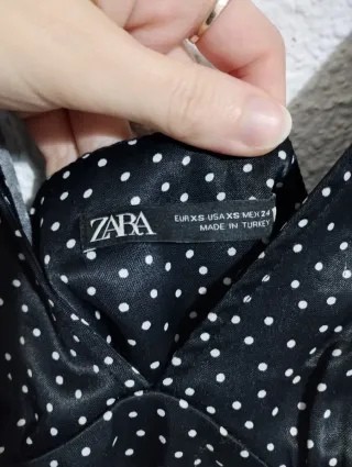 Blusa Zara satinada lunares