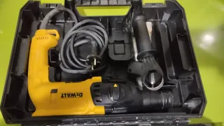 Taladro percutor DeWalt D25033K