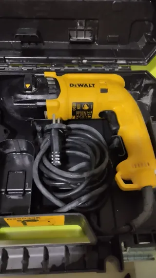 Taladro percutor DeWalt D25033K