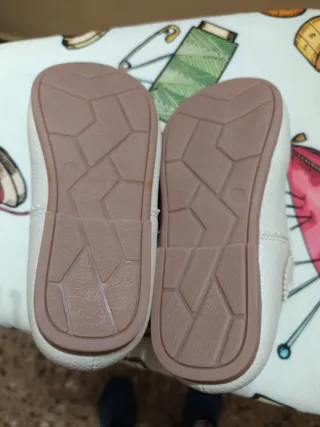 Zapatos niña beige con lazo DOS PARES 12€