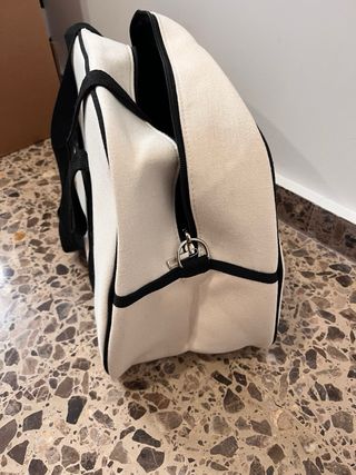 Bolso de bebé con osito bordado