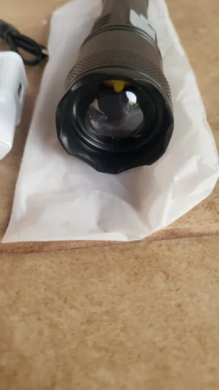 Linterna Táctica pantalla led alta potencia