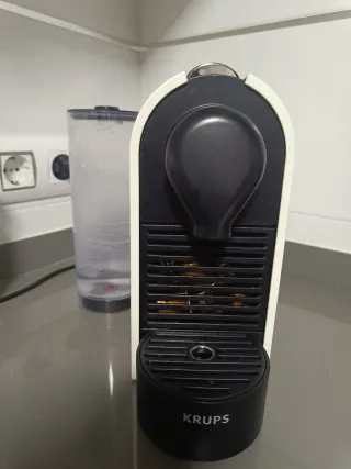 Cafetera Nespresso automática Krups Blanca.