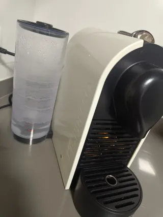 Cafetera Nespresso automática Krups Blanca.