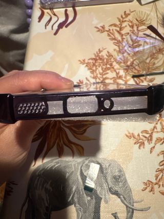 Funda móvil transparente con purpurina morado