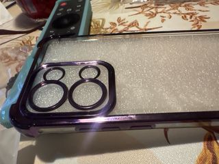 Funda móvil transparente con purpurina morado