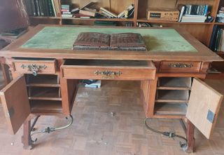 Escritorio antiguo madera y cuero siglo XIX