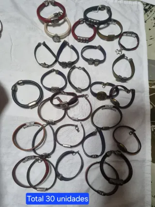 Lote 30 pulseras cuero bisutería con abalorios