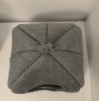 Cama invierno mascota gato gris