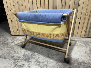 MOISÉS / CUNA DE BEBÉ CON RUEDAS Y COLCHÓN