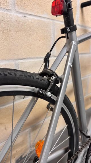 Bicicleta Gris con 2 Manillares