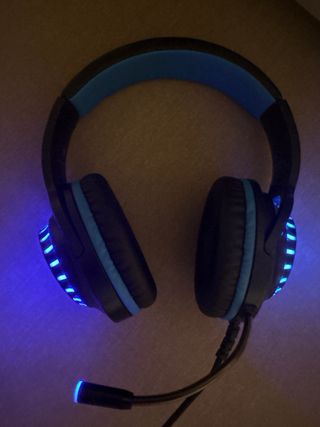 Auriculares gaming con micrófono y luces. 3 usos