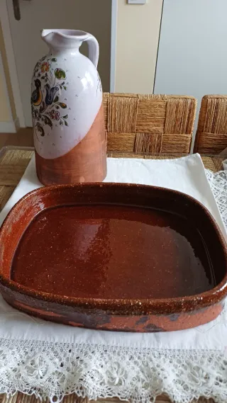 Fuente barro Zamora 31x38cm y Jarra P. Arzobispo.