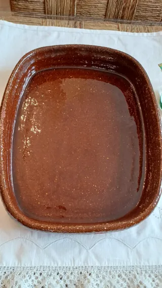 Fuente barro Zamora 31x38cm y Jarra P. Arzobispo.