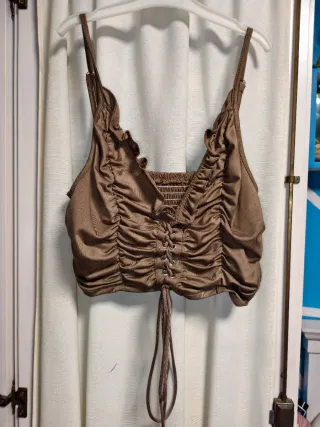 Top marrón tirantes finos fruncido