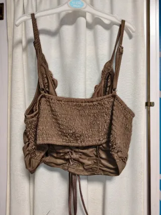 Top marrón tirantes finos fruncido