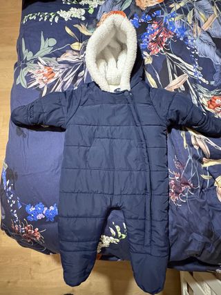 Abrigo enterizo azul para bebé talla 6M